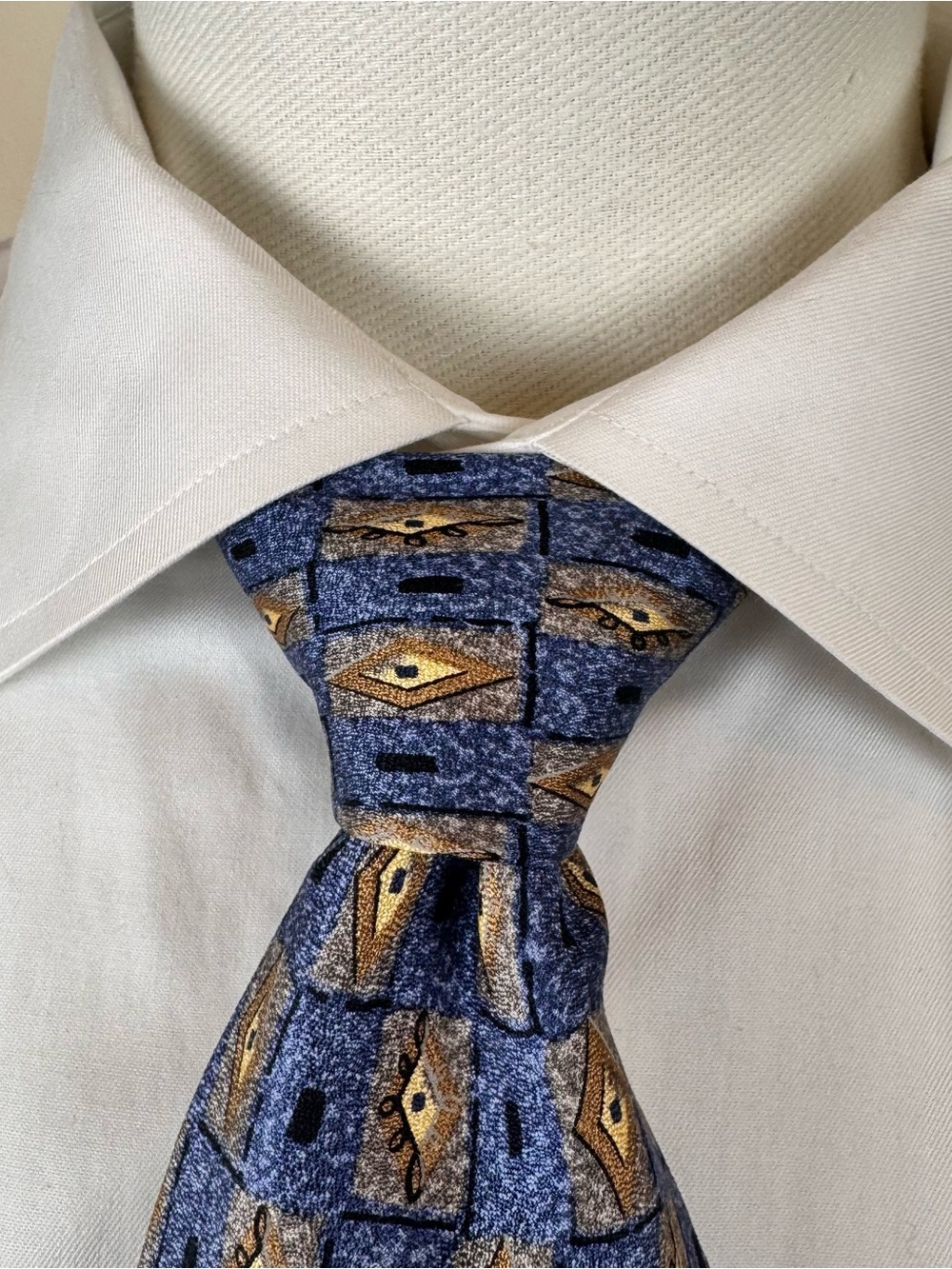 Robert Talbott Men's Necktie Blue and Gold mPatterned Silk Tie